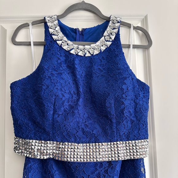 Two piece gown - Picture 2 of 6